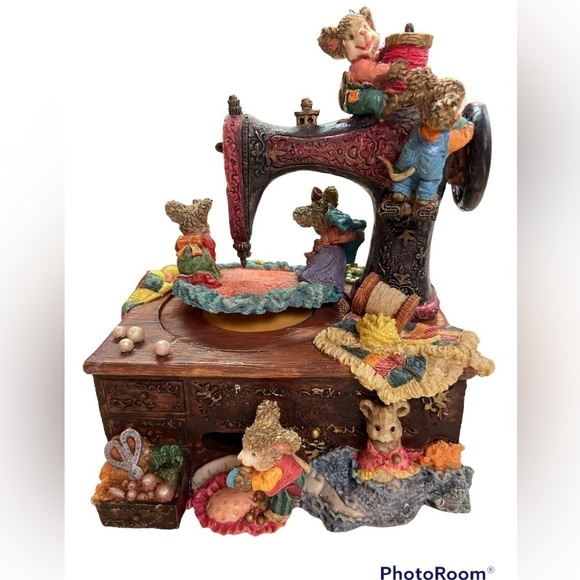 Vintage Music Box Mice Sewing Windup Tune: My Favorite Things - Picture 1 of 13